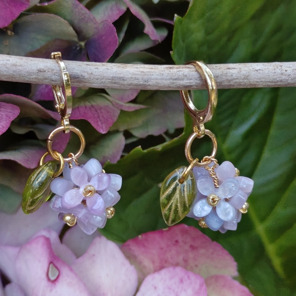 Handmade hydrangea earrings - Picture 3 of 6